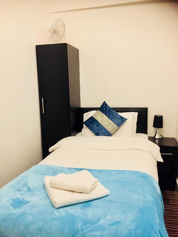 Metro House Star Accommodation Лондон Экстерьер фото