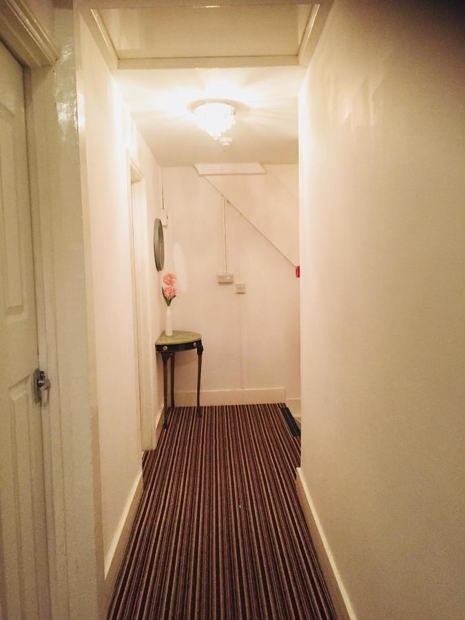 Metro House Star Accommodation Лондон Экстерьер фото