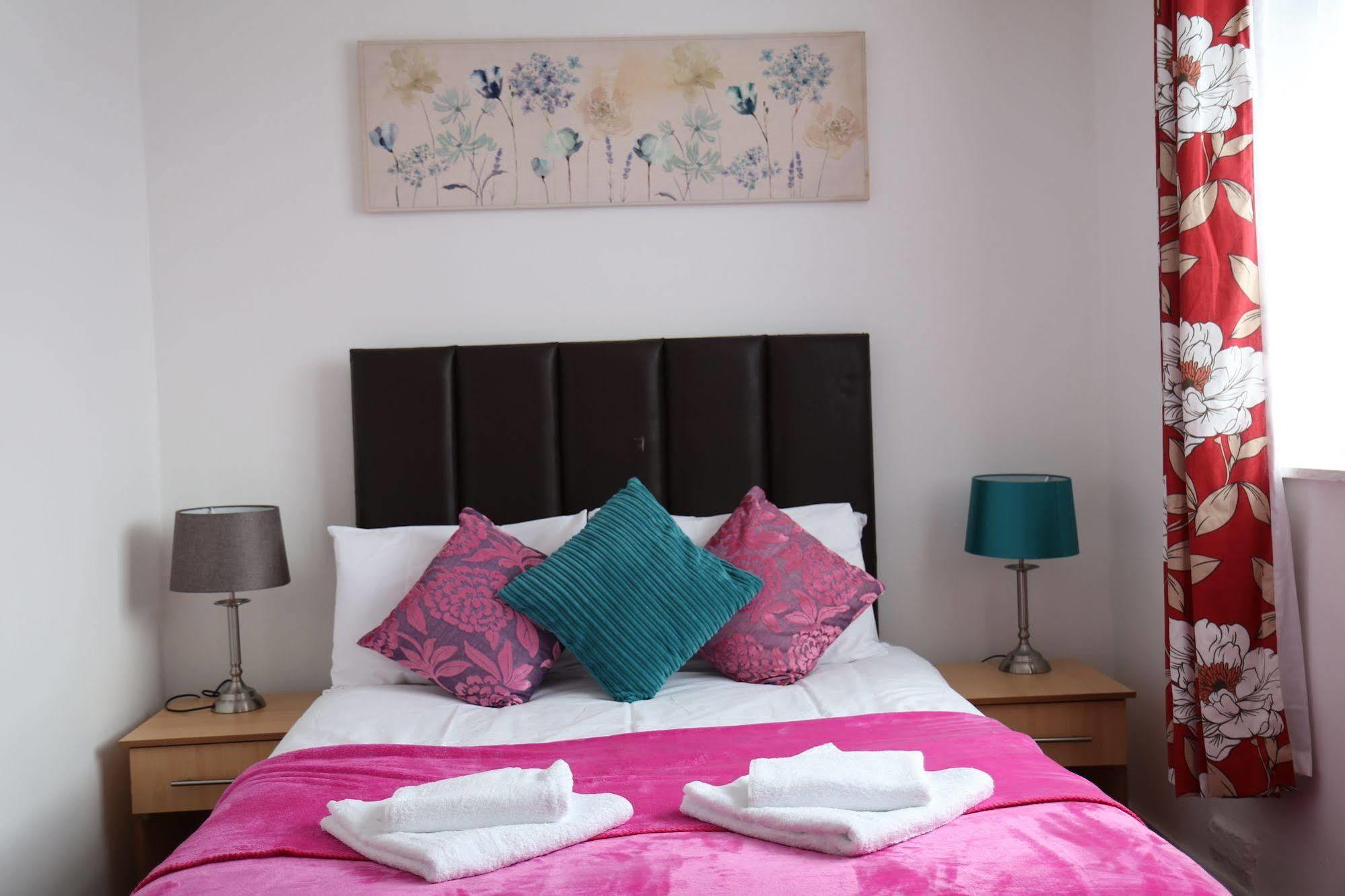 Metro House Star Accommodation Лондон Экстерьер фото