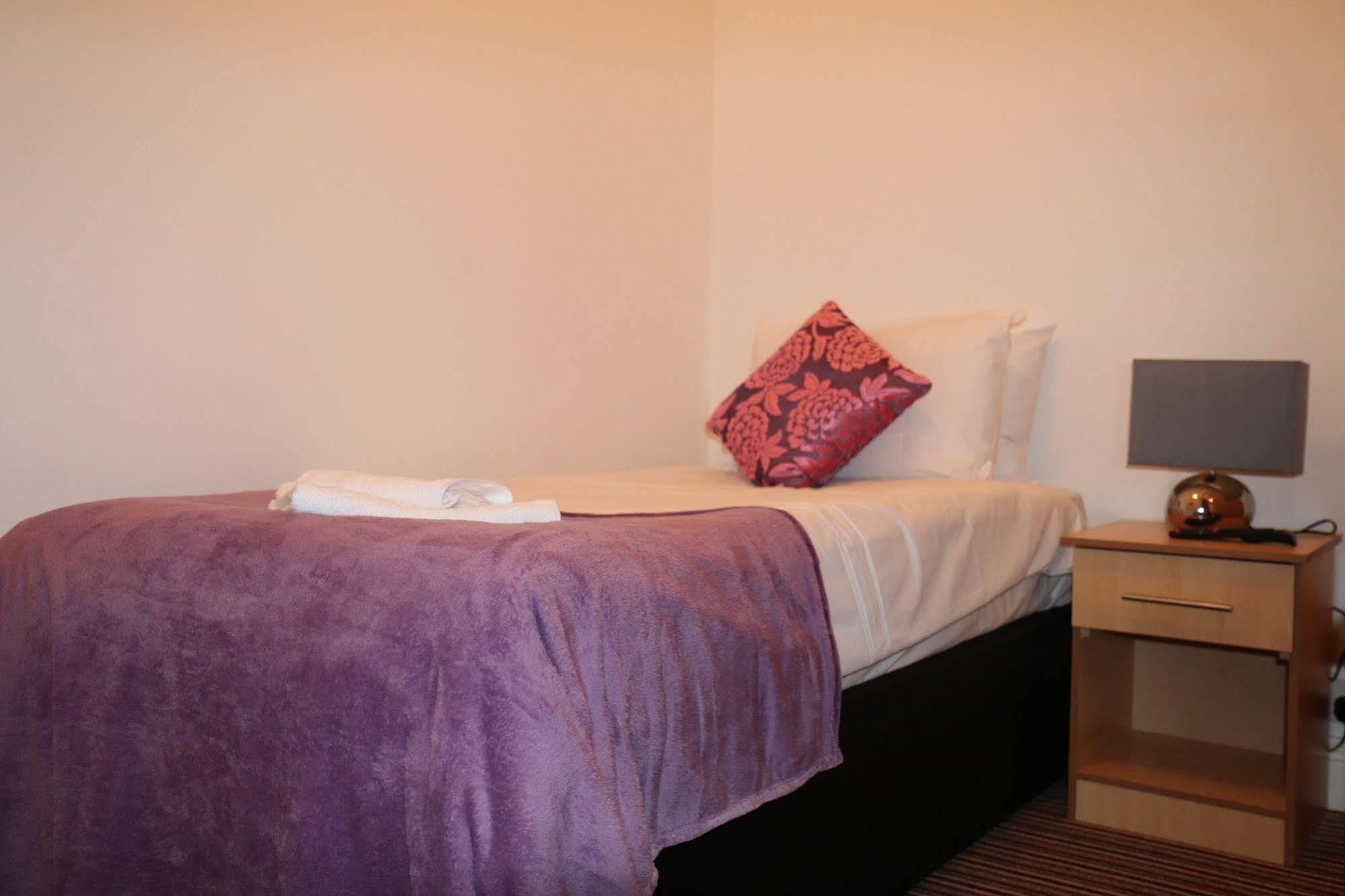 Metro House Star Accommodation Лондон Экстерьер фото