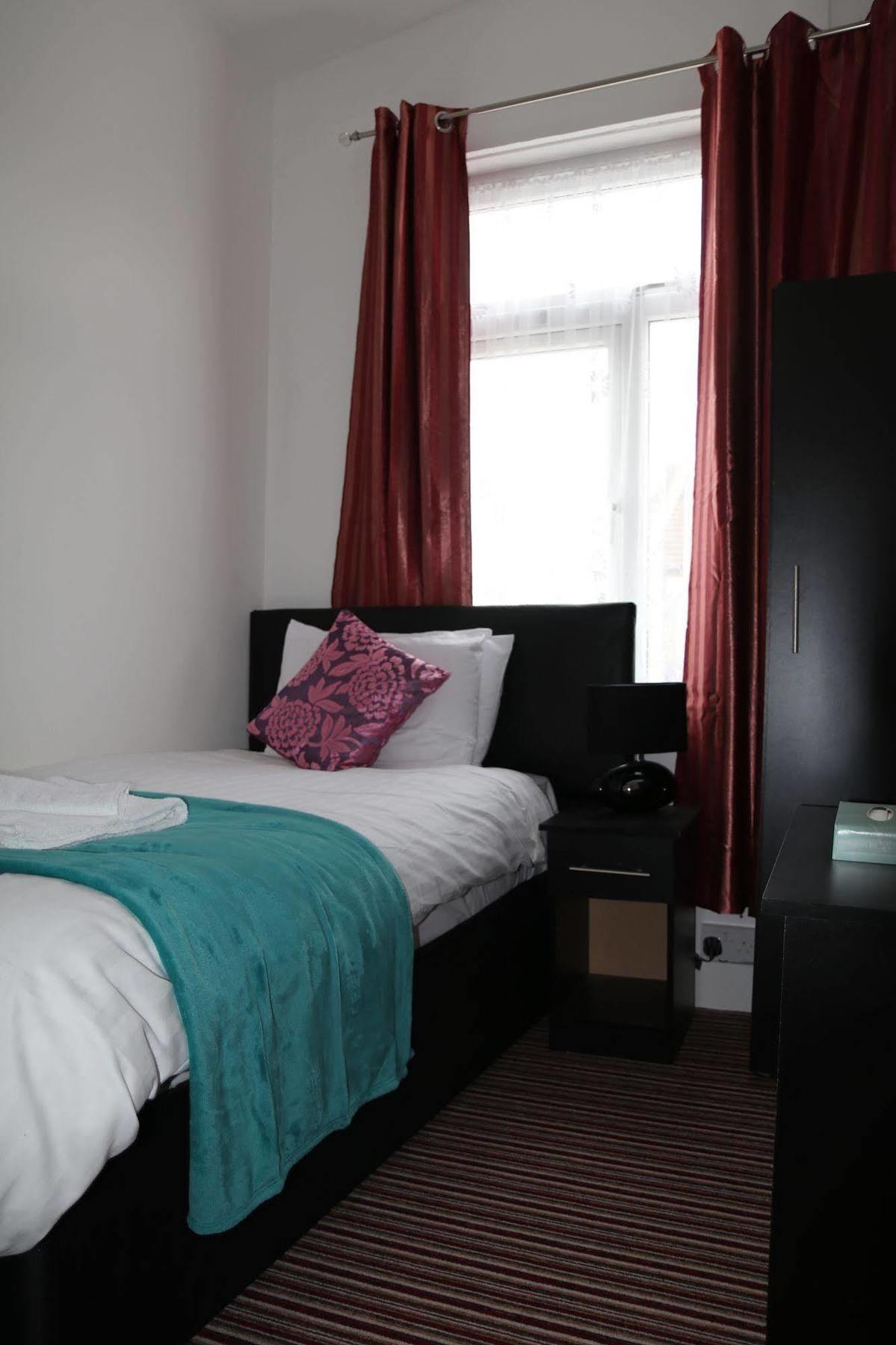 Metro House Star Accommodation Лондон Экстерьер фото
