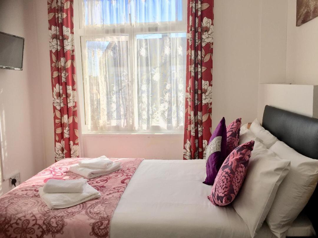 Metro House Star Accommodation Лондон Экстерьер фото